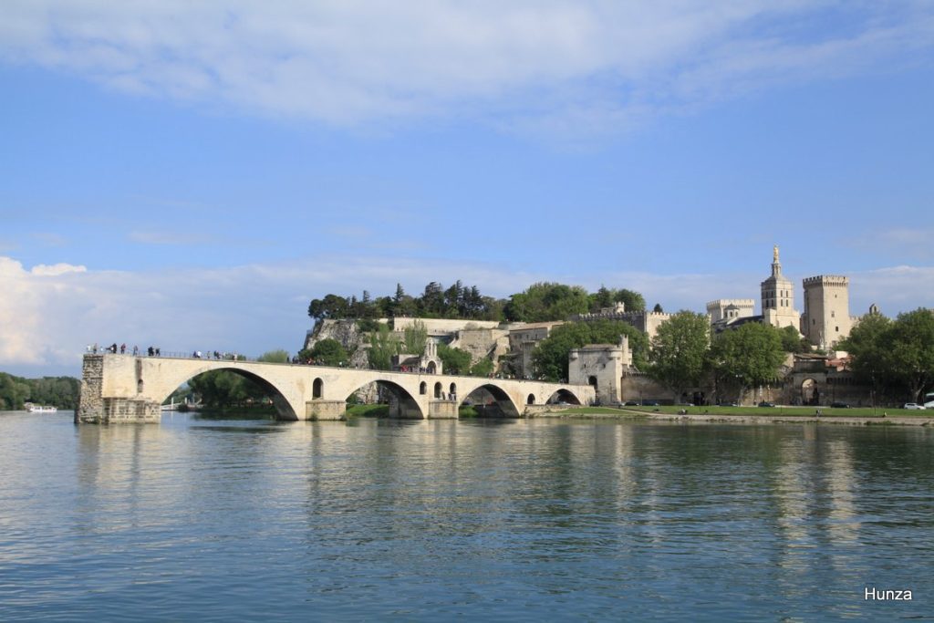 Pont Saint-Bénézet et Palais des Papes à Avignon