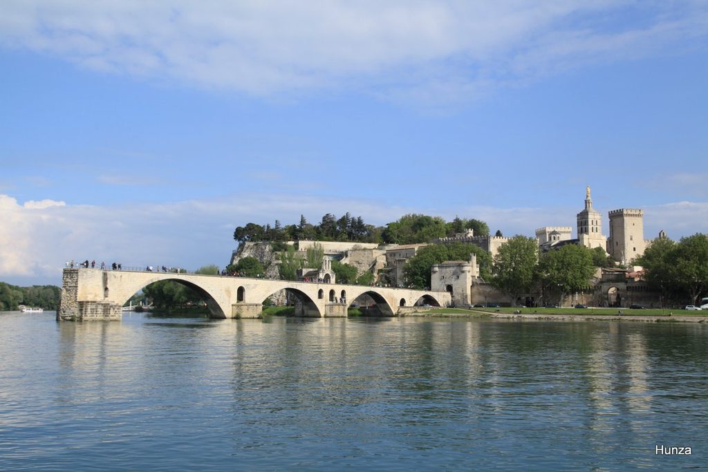 Pont Saint-Bénézet et Palais des Papes à Avignon