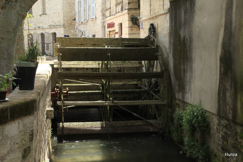 Roue à aubes sur le canal de la rue des Teinturiers à Avignon