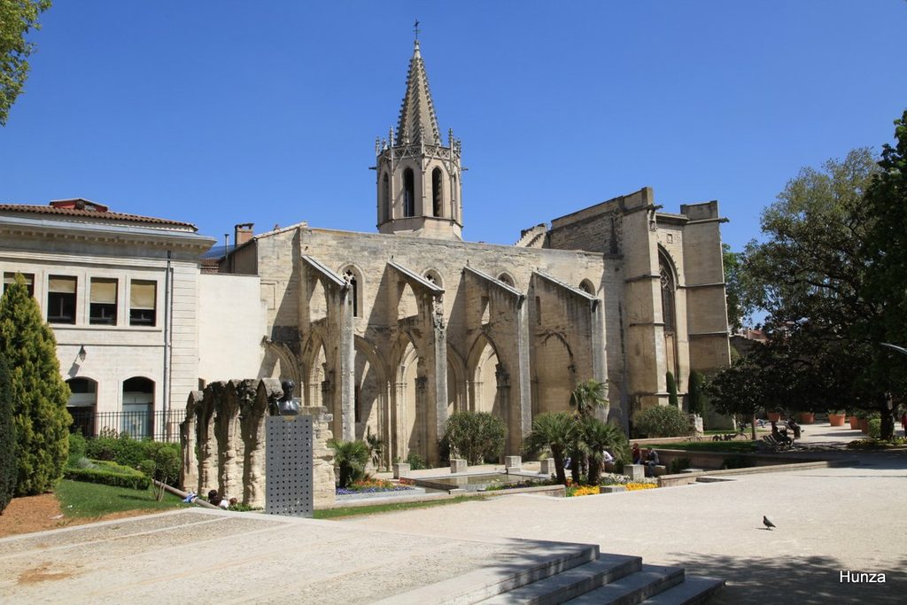 Temple Saint-Martial vu depuis le square Agricol Perdiguier à Avignon
