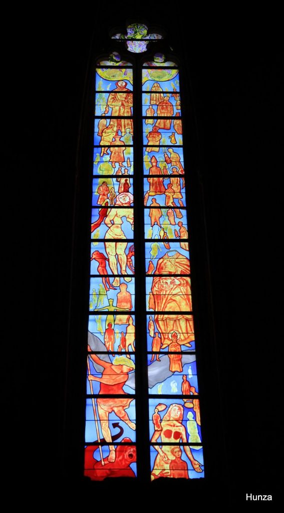 Baie des saints au ciel de Stéphane Belzère dans la cathédrale de Rodez