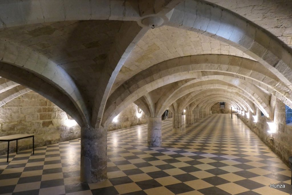 Celliers voûtés de l'abbaye royale du Moncel à Pontpoint