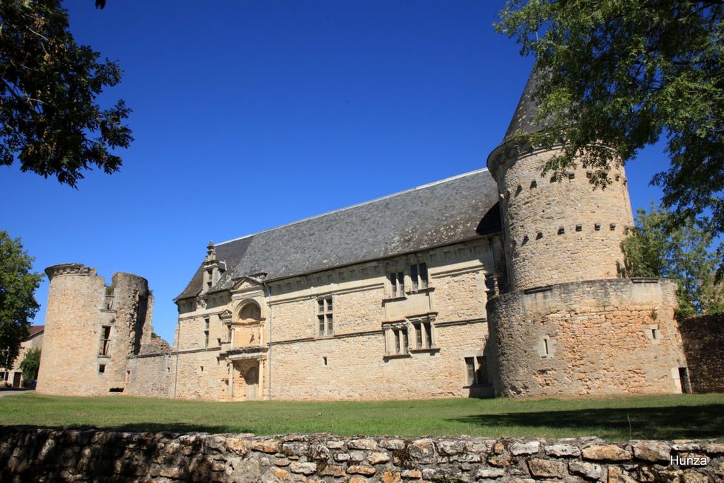 Façade Renaissance du château d’Assier dans le Lot