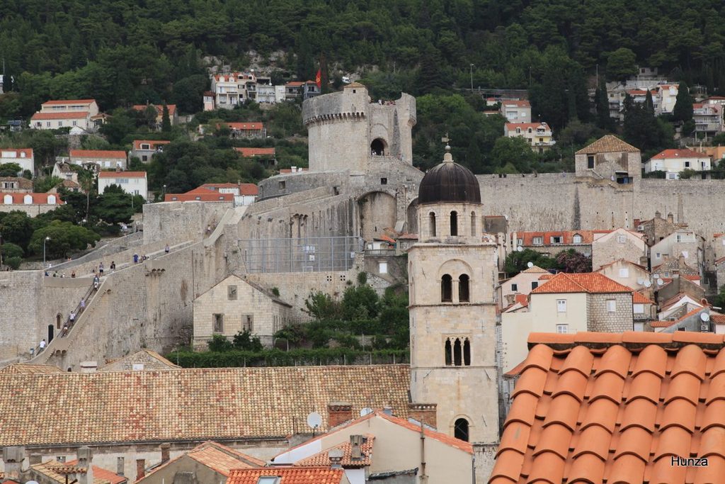 Clocher de l'église des Franciscains et tour Minčeta à Dubrovnik