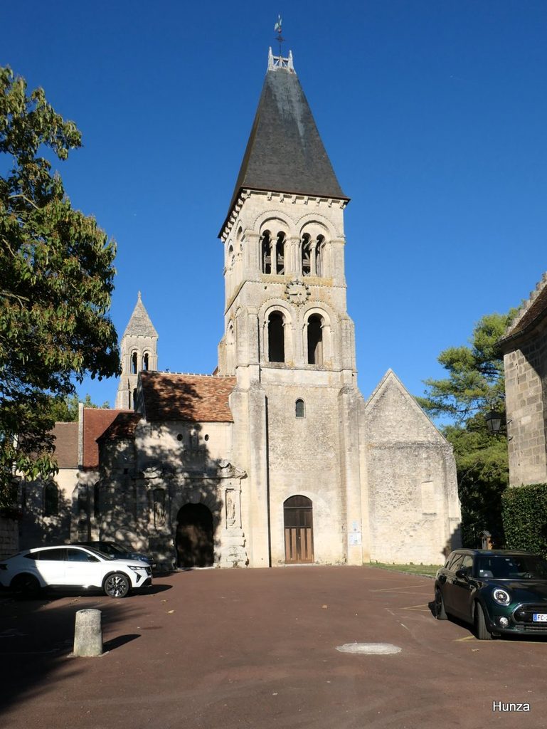 Clocher-porche de l'église de Morienval