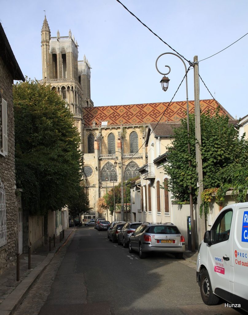 Collégiale Notre-Dame de Mantes-la-Jolie vue depuis la rue Dr Stéphane-Bonneau