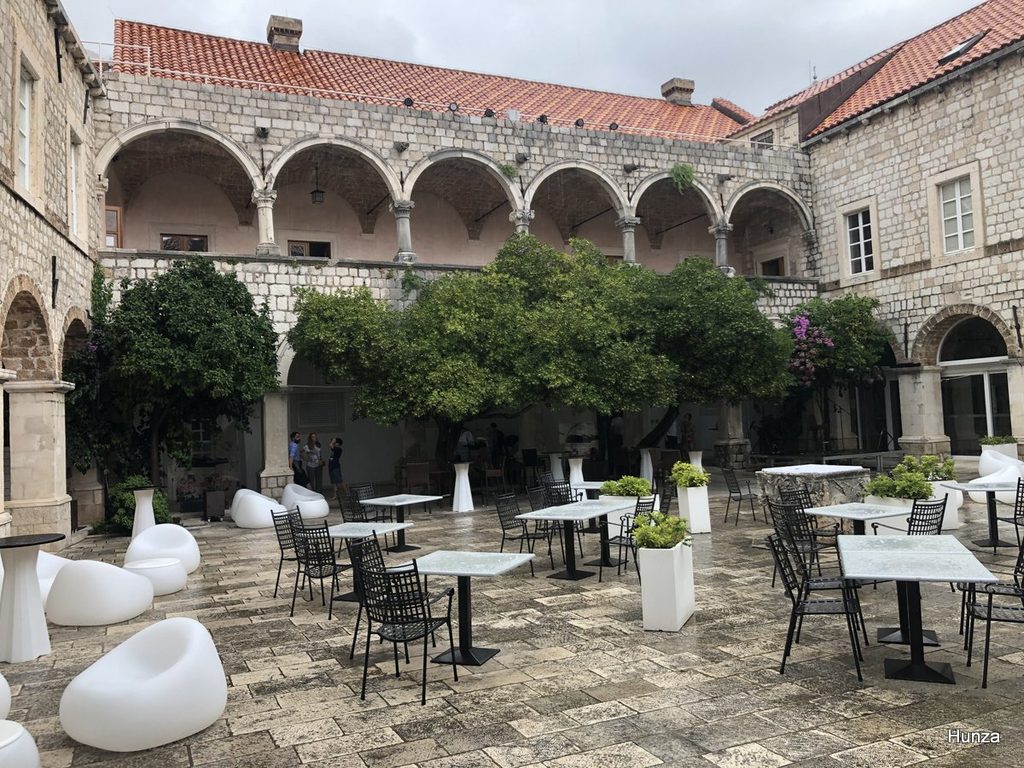 Couvent Sainte-Claire à Dubrovnik et sa cour