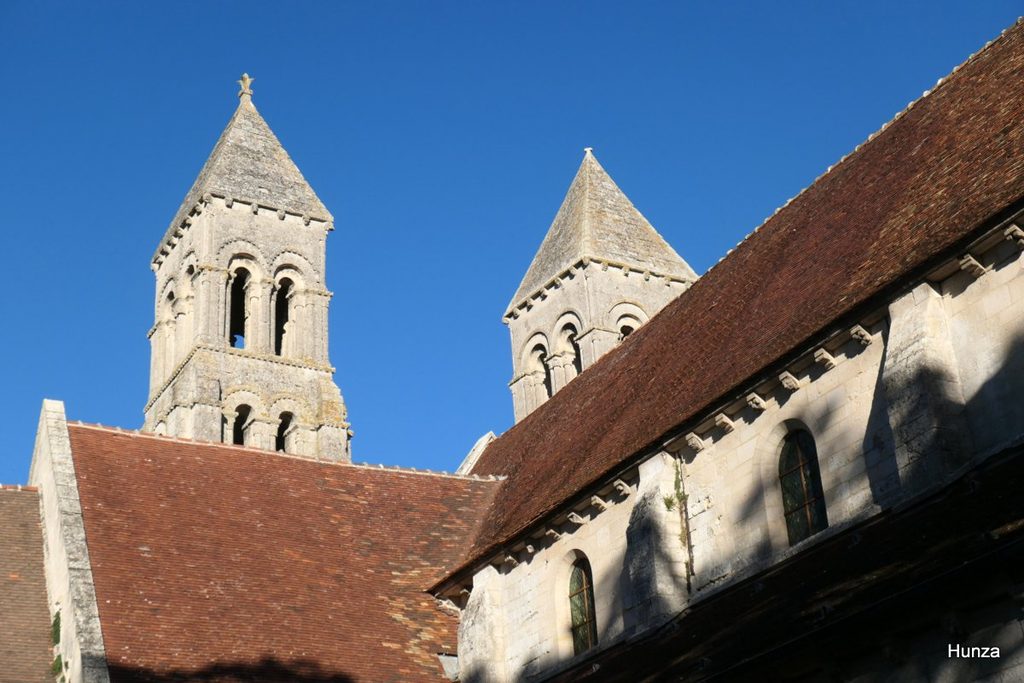 Deux tours de chevet de l'église de Morienval