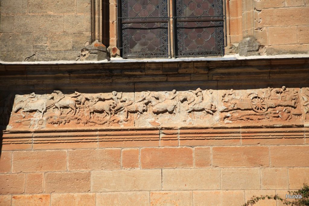 Frise sculptée de l’église Saint-Pierre d’Assier