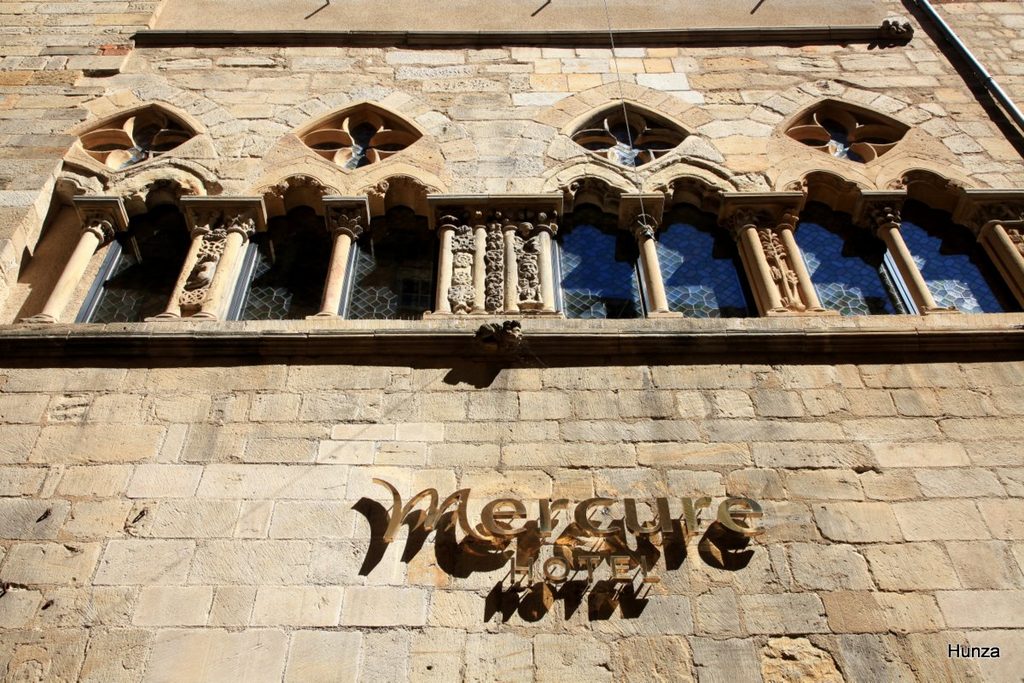Façade de l’hôtel Mercure Viguier du Roy à Figeac