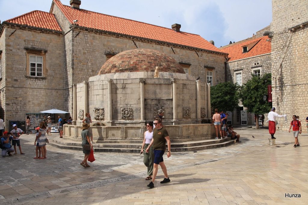 Fontaine d'Onofrio à Dubrovnik sur la place au début du Stradun