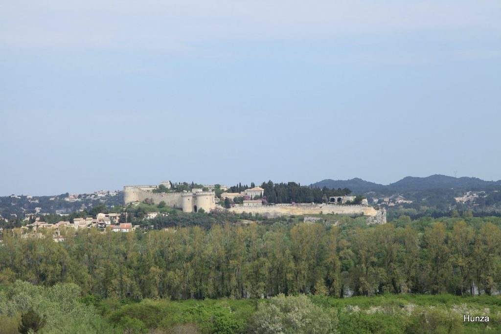 Fort Saint-André à Villeneuve-lès-Avignon vu depuis le rocher des Doms à Avignon
