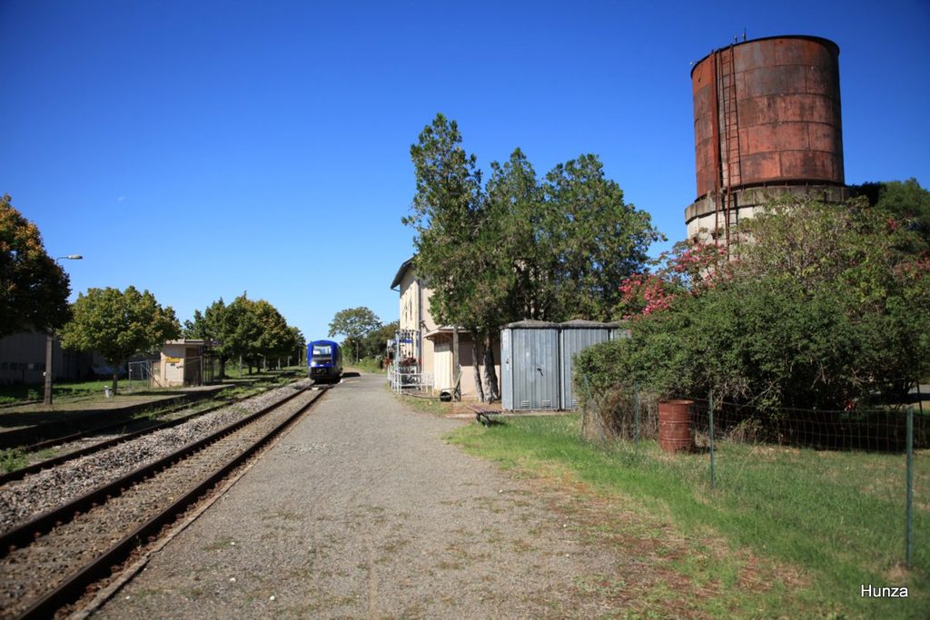 Train quittant la gare d’Assier, dans le Lot