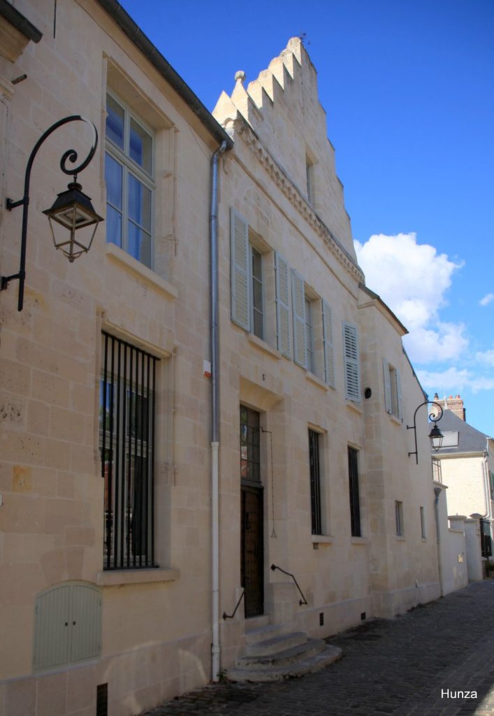 Hôtel du Lion, maison du 14e siècle dans le Vieux Crépy-en-Valois