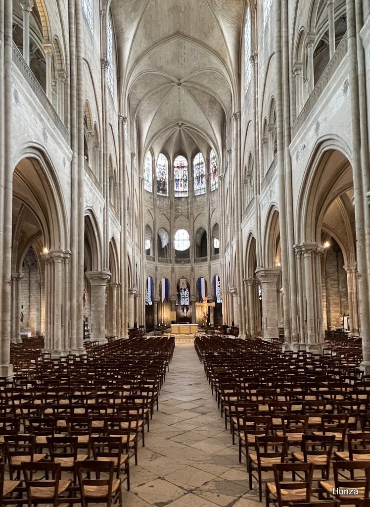 Intérieur de la collégiale Notre-Dame de Mantes-la-Jolie