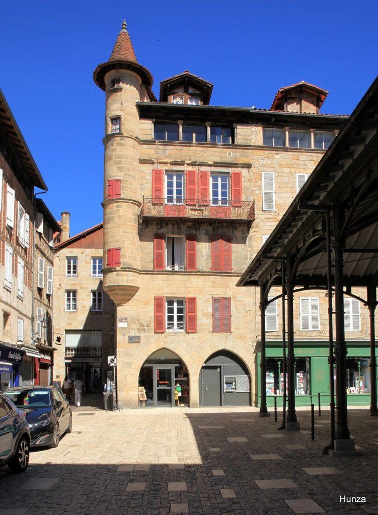 Maison Cisteron du 16e siècle, place Carnot à Figeac