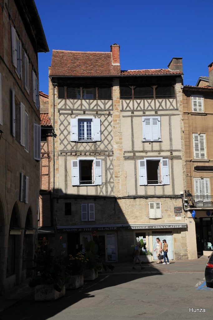 Place aux Herbes à Figeac avec ses maisons à colombages 