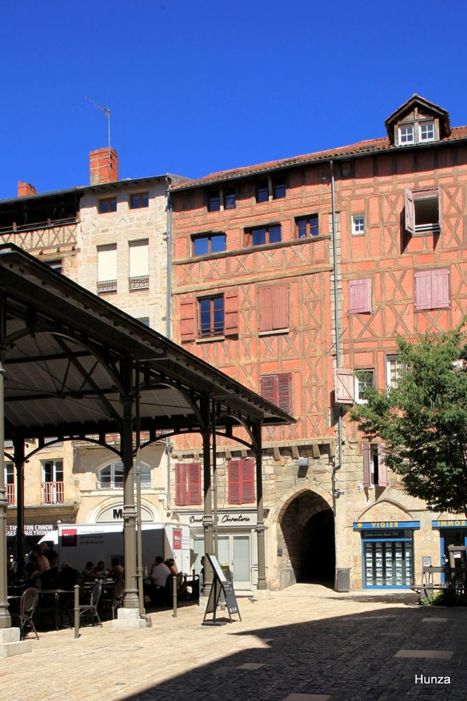 Place Carnot à Figeac et ses maisons à colombages