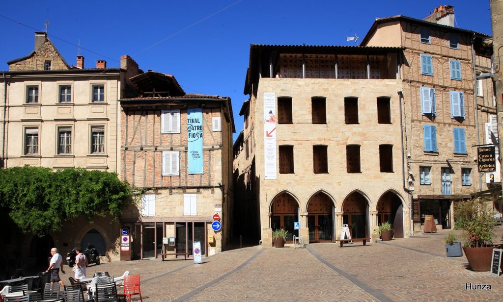 Place Champollion à Figeac