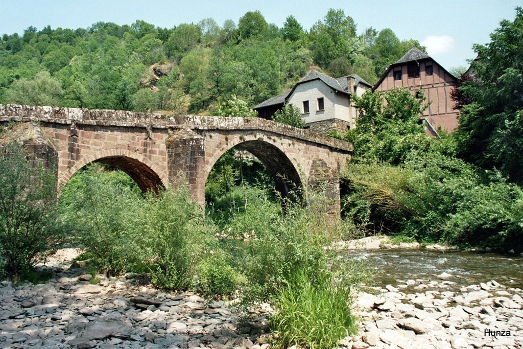 Pont des pèlerins sur le Dourdou à Conques