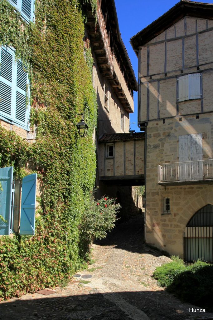 Pontet de l’hôtel de Laporte dans la rue Malleville à Figeac
