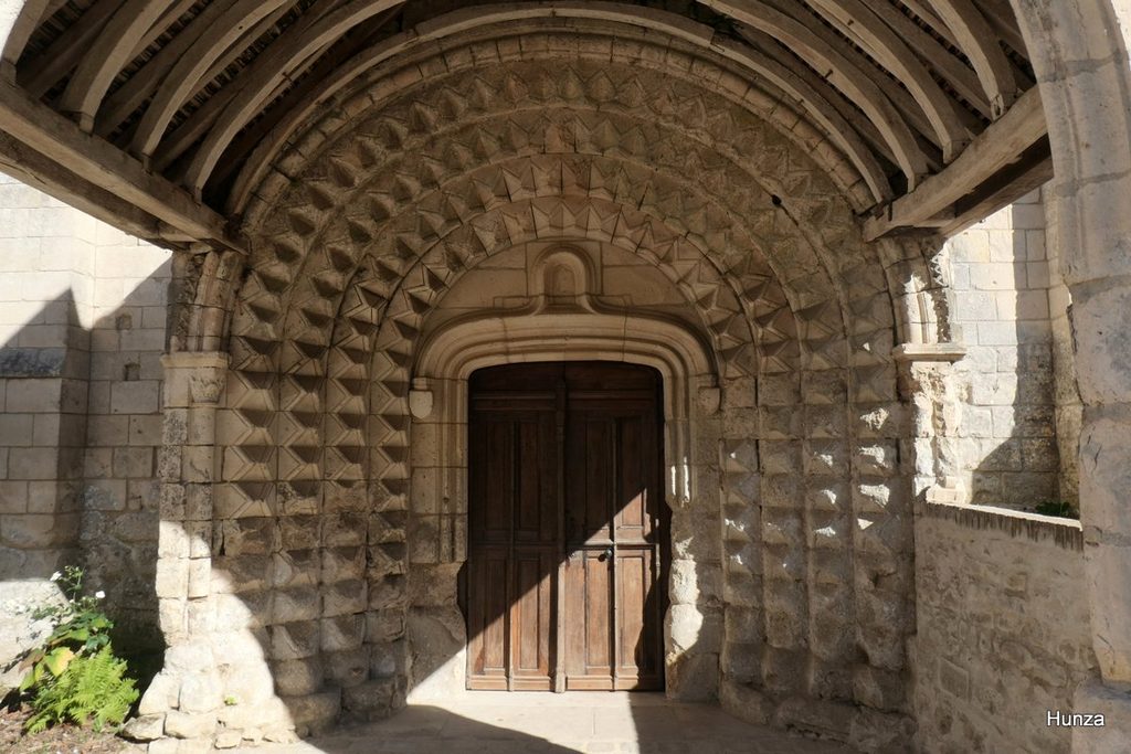 Portail roman de l’église Saint-Vaast de Saint-Vaast-de-Longmont