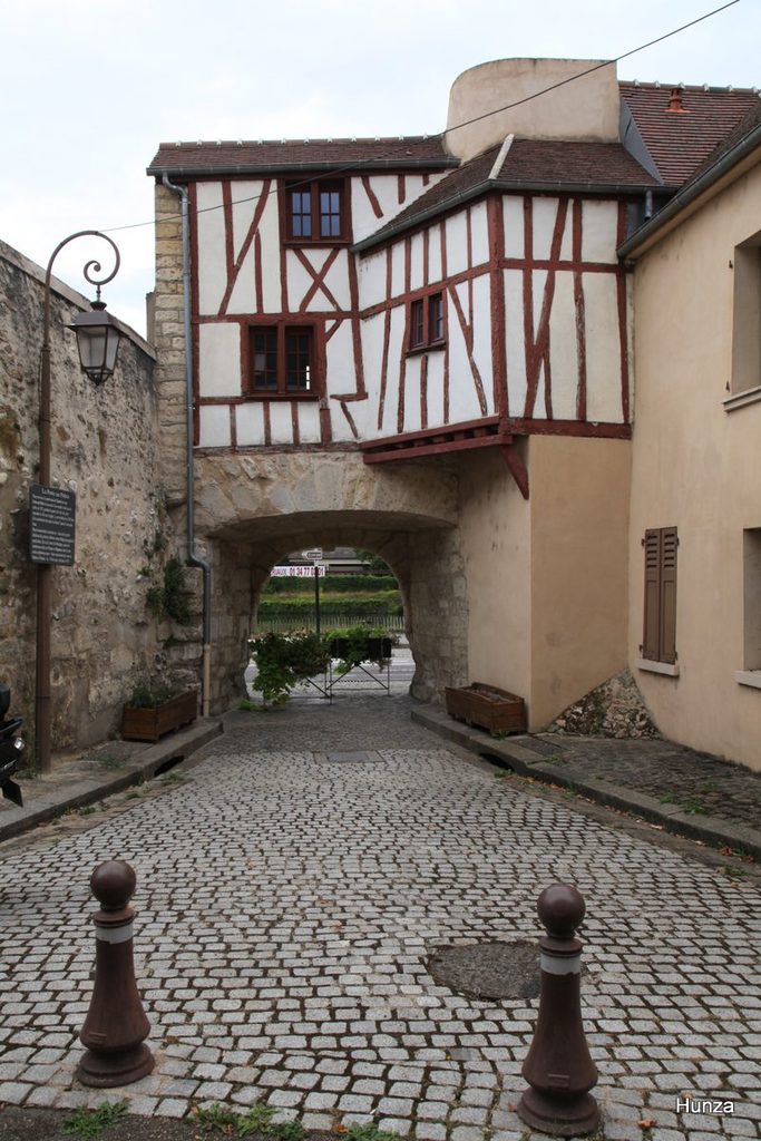 Poterne dite de la Porte aux Prêtres à Mantes-la-Jolie