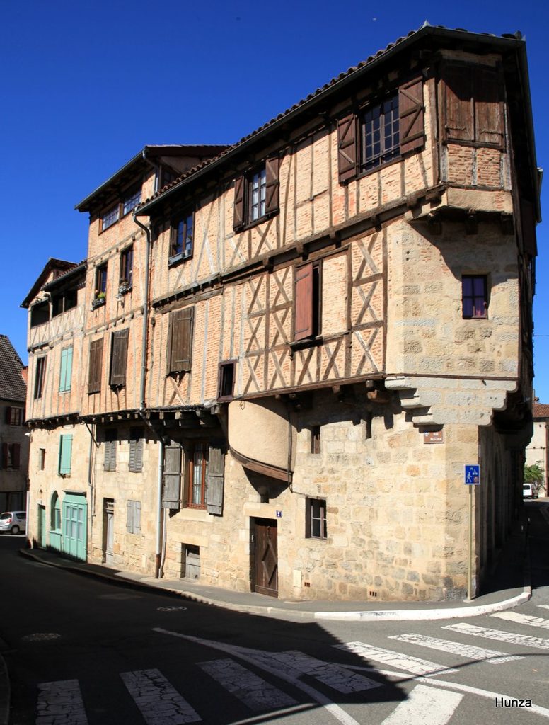 Rue du Canal dans le centre historique de Figeac