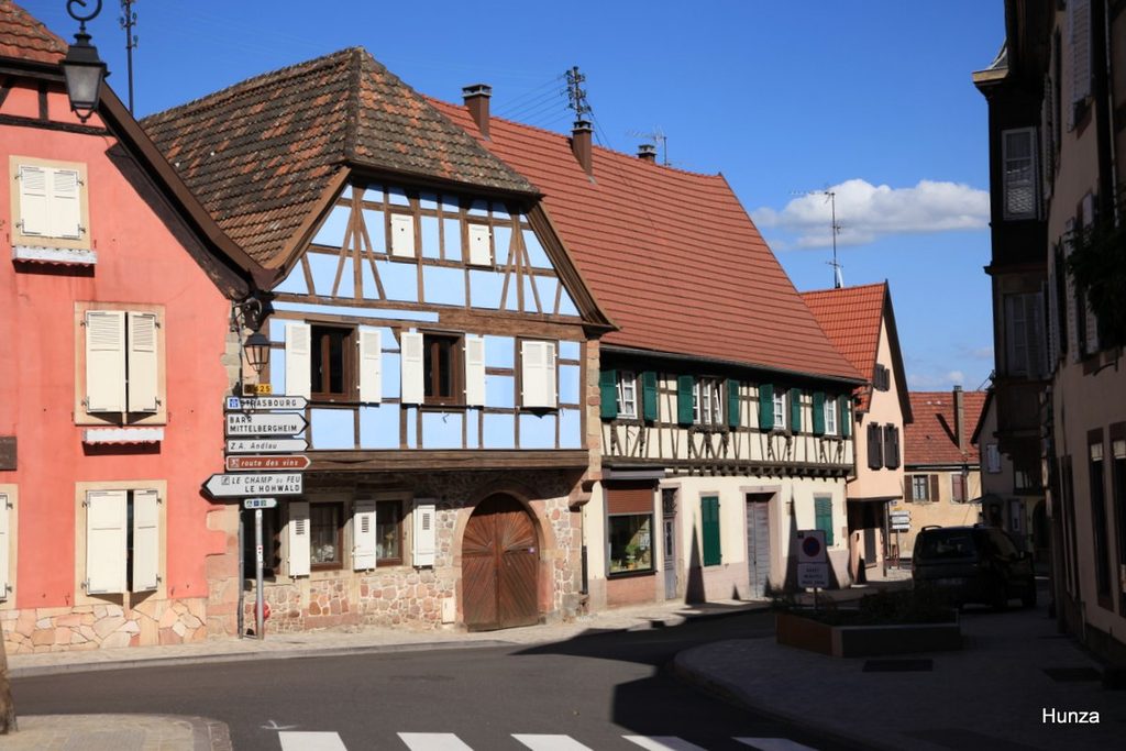 Maisons le long de la rue du Général de Gaulle à Andlau