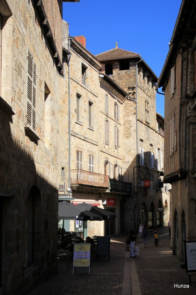 Rue Gambetta dans le centre historique de Figeac