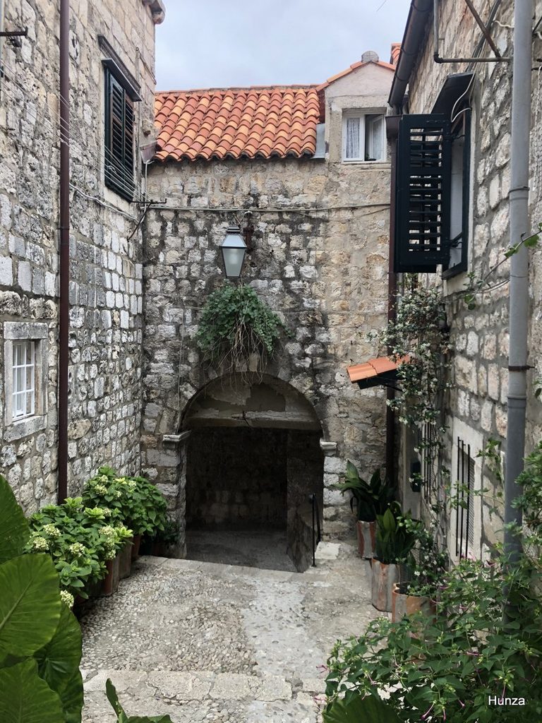 Ruelle en pierre de la vieille ville de Dubrovnik