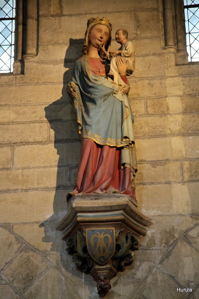 Statue de la Vierge à l’enfant de la collégiale Notre-Dame de Mantes-la-Jolie