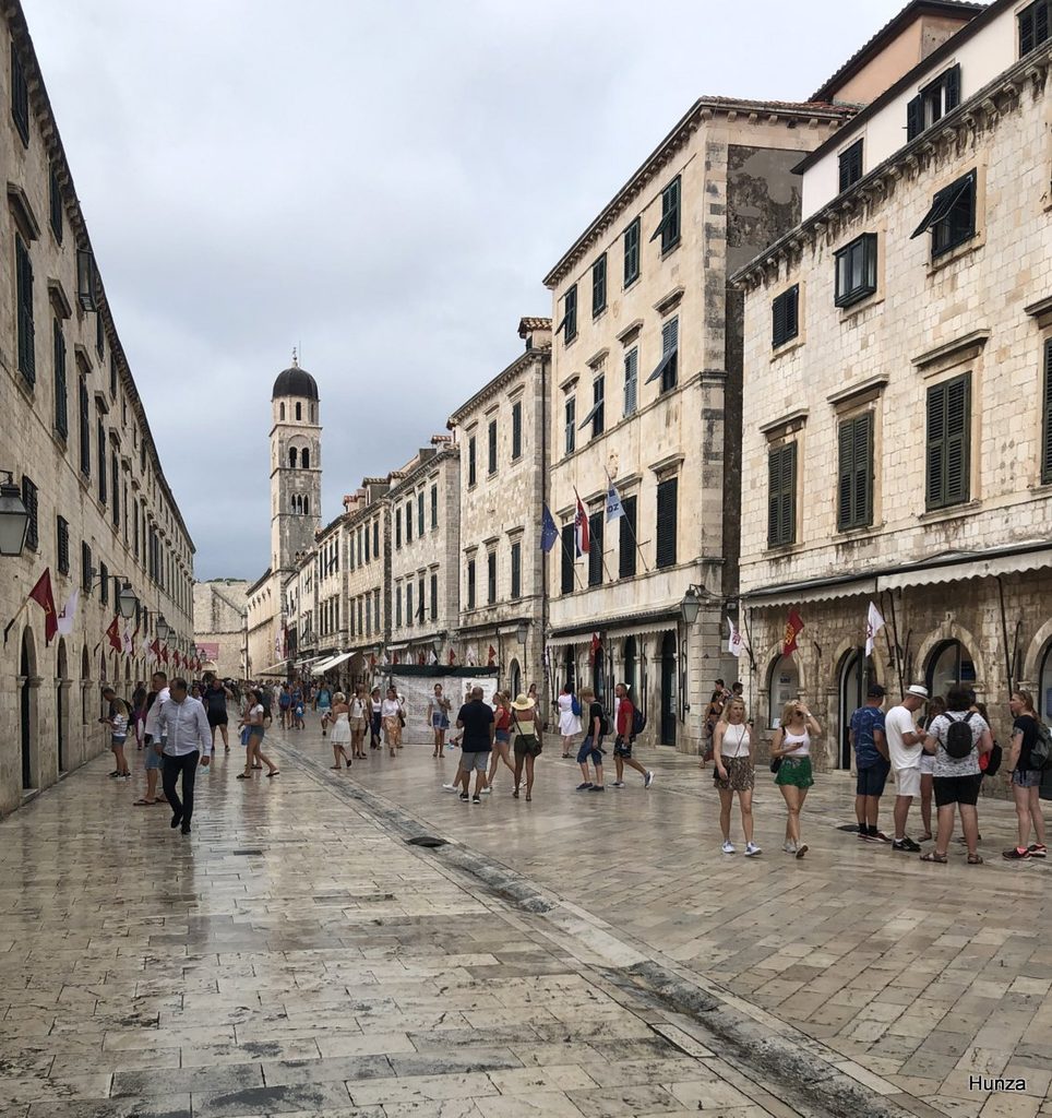 Stradun et tour de l'Horloge à Dubrovnik