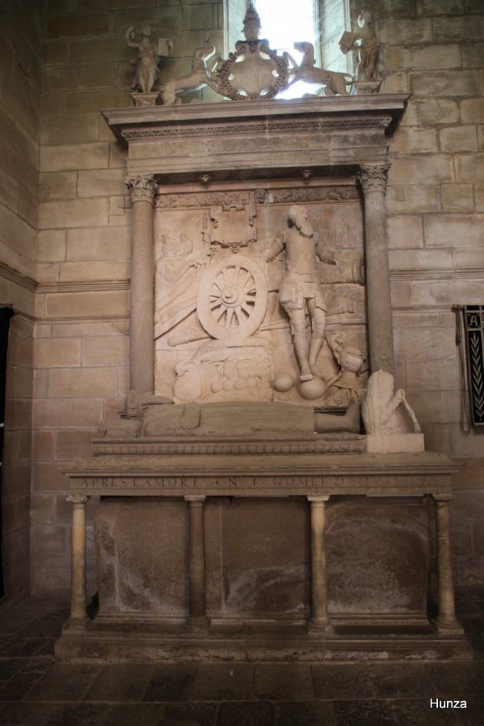 Tombeau monumental de Galiot de Genouillac dans l’église Saint-Pierre
