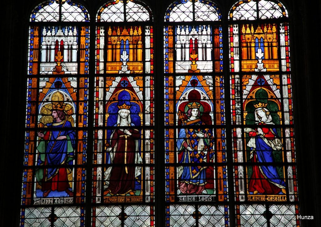 Vitrail de la chapelle royale de Navarre de la collégiale Notre-Dame de Mantes-la-Jolie