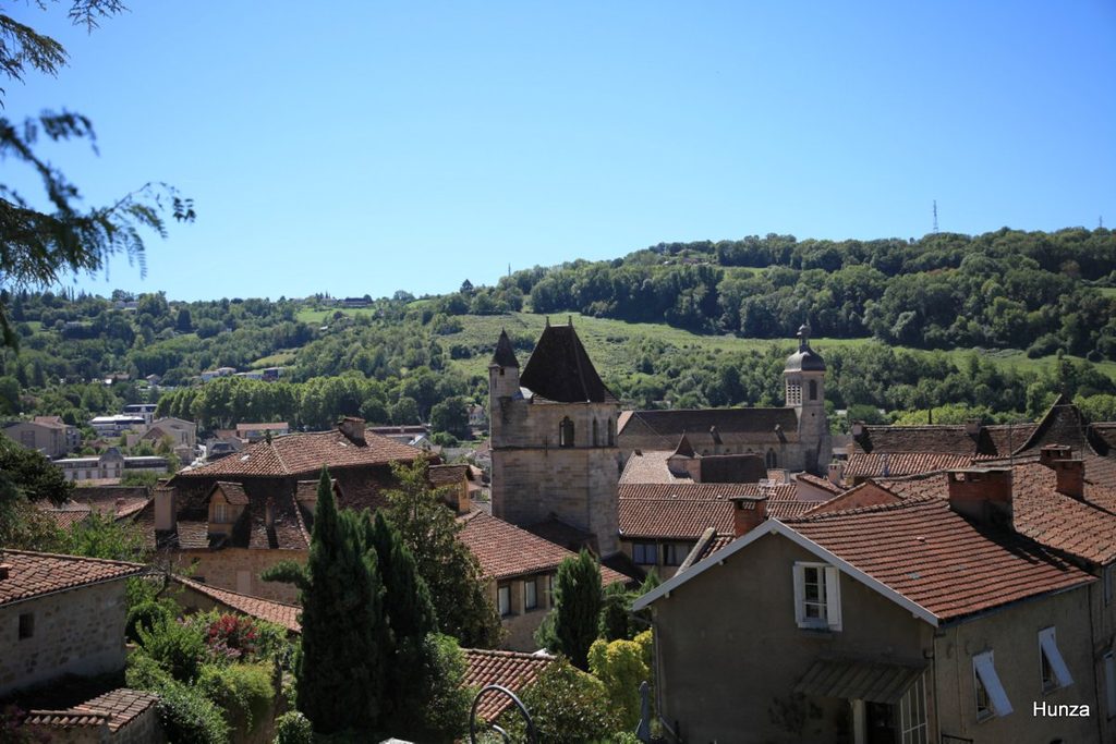 Vue sur le centre-ville de Figeac depuis le parvis de l’église Saint-Sauveur