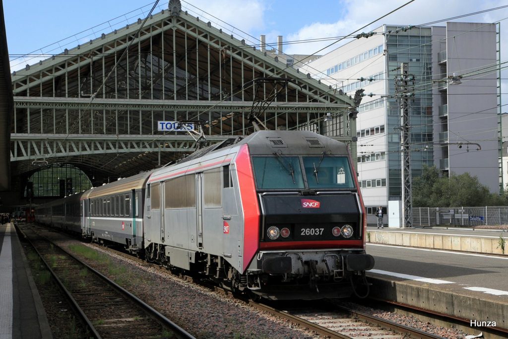 Locomotive BB 26037 Sybic en gare de Tours