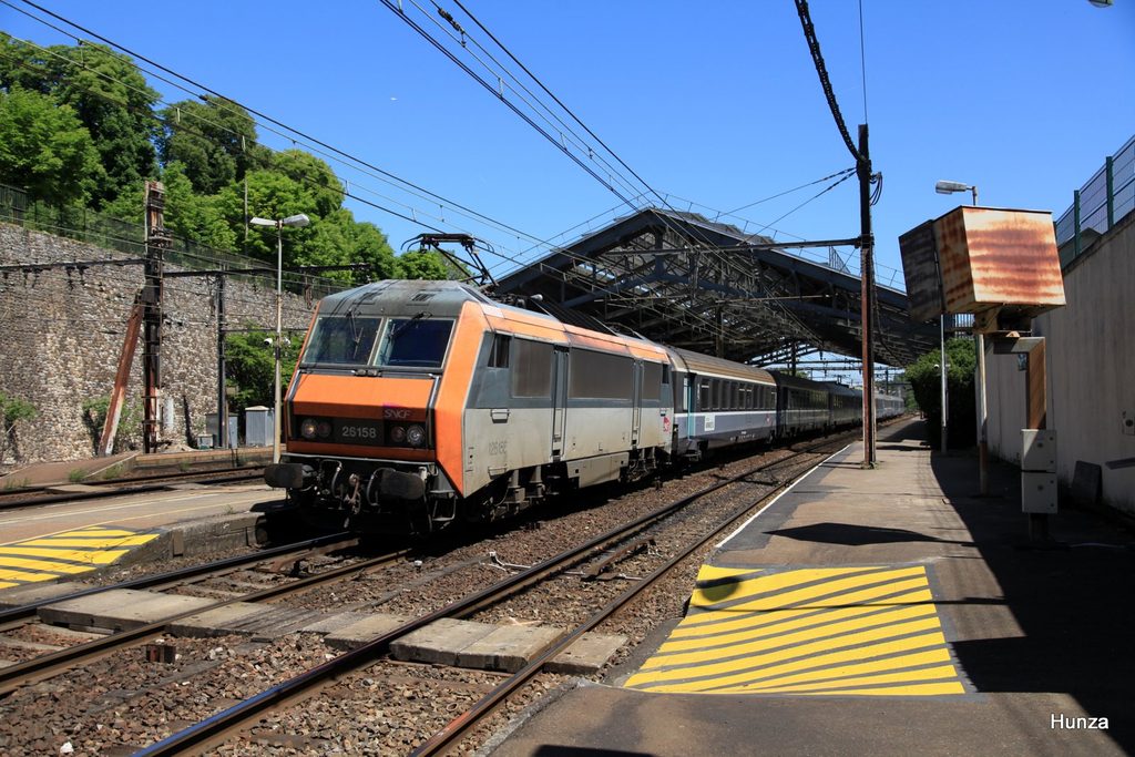 Locomotive BB 26158 Sybic en gare d'Étampes
