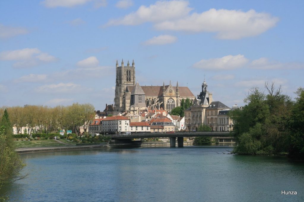 Cathédrale Saint-Étienne de Meaux et centre historique vus depuis la promenade des Trinitaires