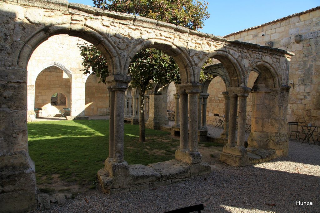 Vestiges des arcades du cloître des Cordeliers à Saint-Émilion