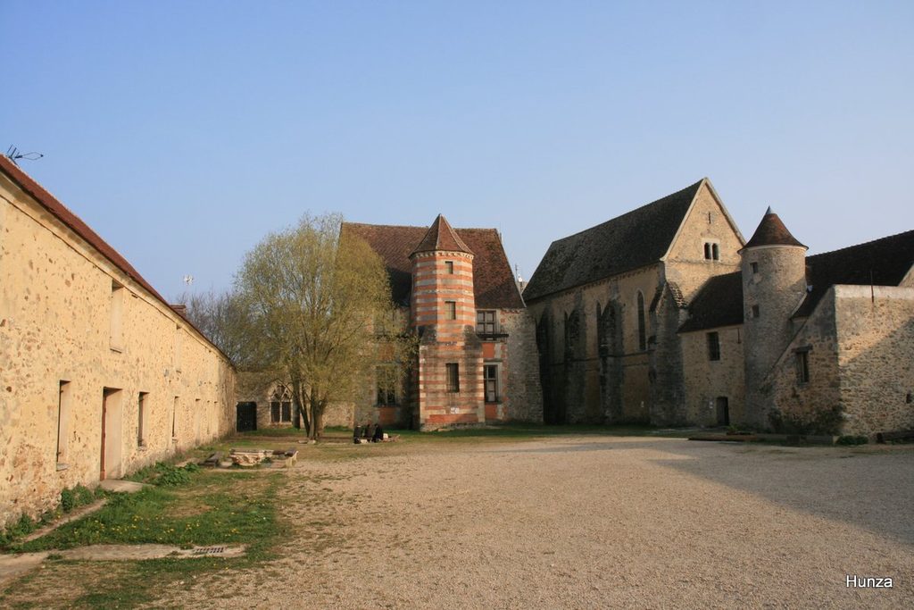 Cour intérieure de la commanderie des Templiers de Coulommiers