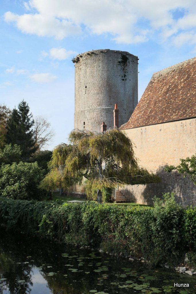 Donjon du château d’Alluyes
