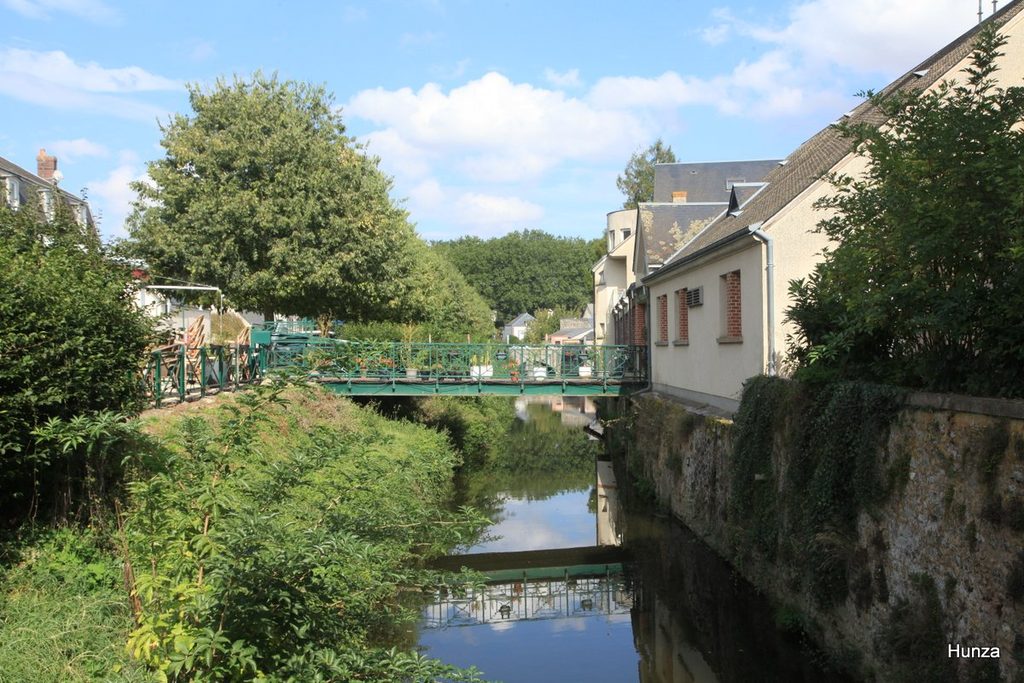 Douves de Bonneval le long de la promenade du Mail