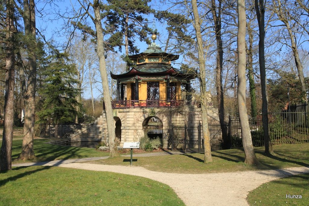 Le pavillon chinois du parc de Cassan, à L'Isle-Adam.