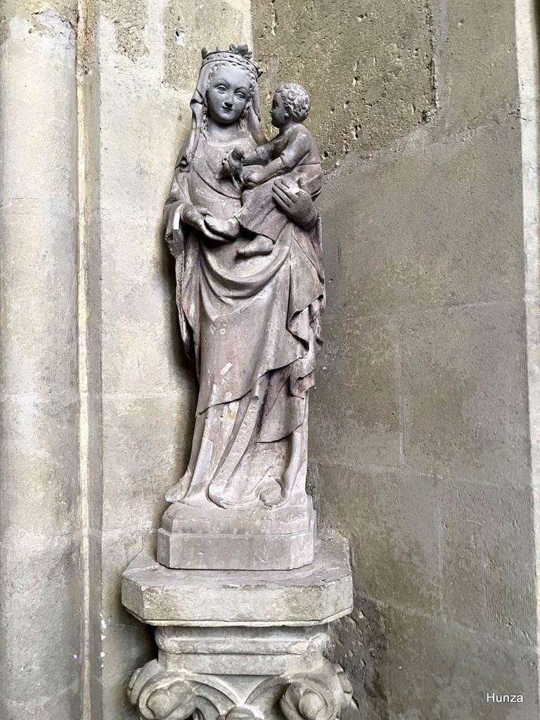 Statue de la Vierge à l’Enfant dans l’église Saint-Maclou de Conflans-Sainte-Honorine