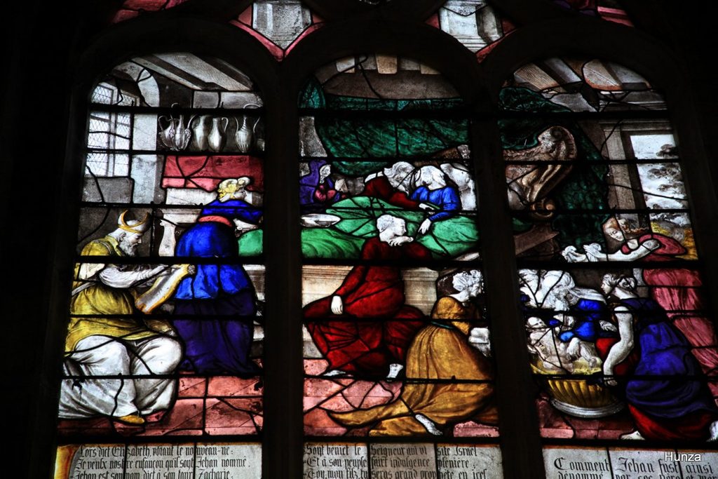 Registre supérieur de la verrière 7 représentant la naissance de saint Jean-Baptiste, église de Chaumont-en-Vexin.